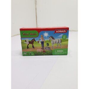 Farm World 42486 Vet visiting mare and foal Toy Figure Schleich 73151